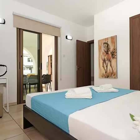 Evia - Walking To Med Sea 빌라