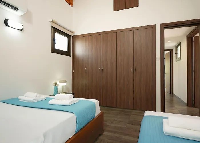 Evia - Walking To Med Sea *